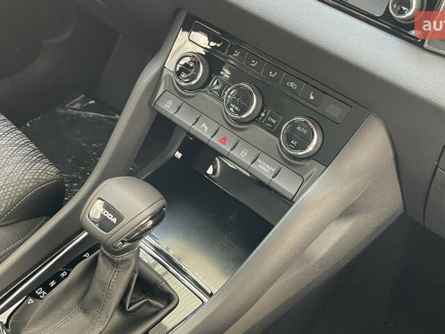 Шкода Karoq, объемом двигателя 1.4 л и пробегом 0 тыс. км за 31164 $, фото 10 на Automoto.ua