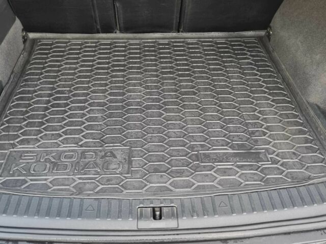 Серый Шкода Karoq, объемом двигателя 1.4 л и пробегом 92 тыс. км за 18699 $, фото 14 на Automoto.ua