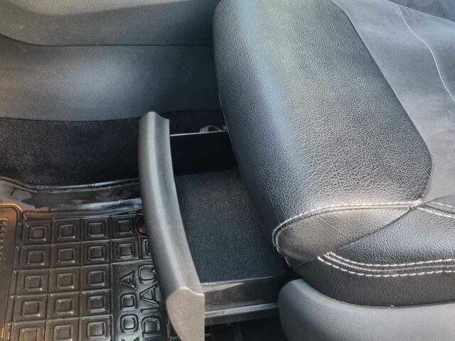 Серый Шкода Karoq, объемом двигателя 1.4 л и пробегом 92 тыс. км за 18699 $, фото 16 на Automoto.ua