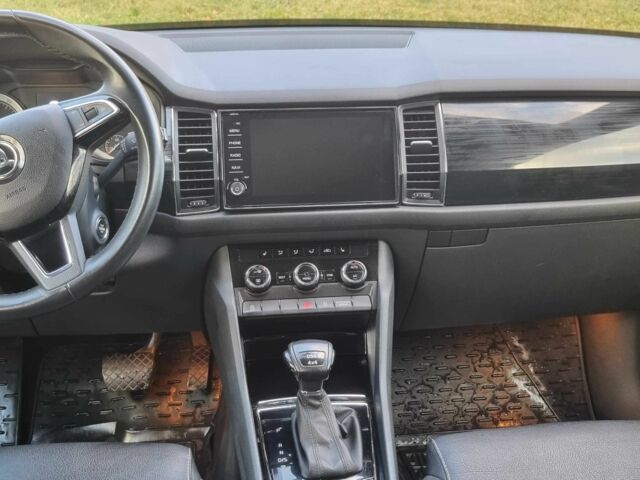 Серый Шкода Karoq, объемом двигателя 1.4 л и пробегом 92 тыс. км за 18699 $, фото 11 на Automoto.ua