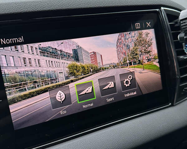 Сірий Шкода Karoq, об'ємом двигуна 1.5 л та пробігом 114 тис. км за 18700 $, фото 25 на Automoto.ua