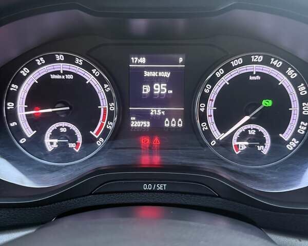 Серый Шкода Karoq, объемом двигателя 2 л и пробегом 220 тыс. км за 18500 $, фото 10 на Automoto.ua