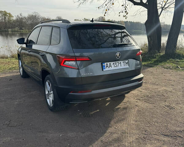 Серый Шкода Karoq, объемом двигателя 1.5 л и пробегом 111 тыс. км за 20500 $, фото 4 на Automoto.ua