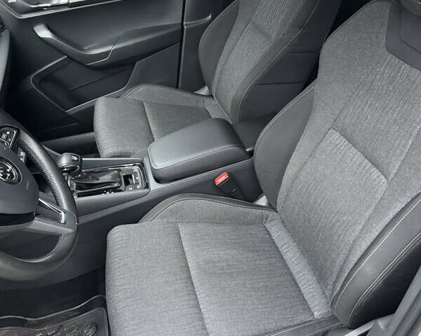 Сірий Шкода Karoq, об'ємом двигуна 1.5 л та пробігом 114 тис. км за 18700 $, фото 14 на Automoto.ua