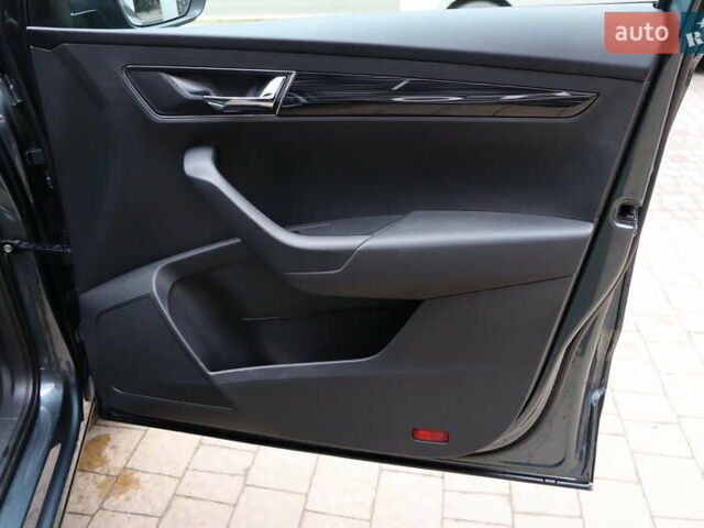 Серый Шкода Karoq, объемом двигателя 1.5 л и пробегом 212 тыс. км за 18900 $, фото 43 на Automoto.ua