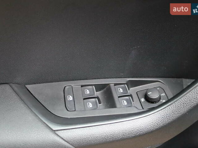 Серый Шкода Karoq, объемом двигателя 1.5 л и пробегом 212 тыс. км за 18900 $, фото 12 на Automoto.ua