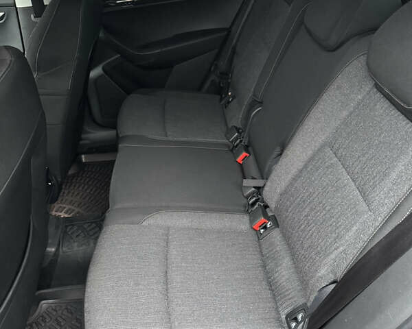 Сірий Шкода Karoq, об'ємом двигуна 1.5 л та пробігом 114 тис. км за 18700 $, фото 21 на Automoto.ua