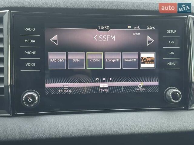 Сірий Шкода Karoq, об'ємом двигуна 1.5 л та пробігом 137 тис. км за 19900 $, фото 7 на Automoto.ua