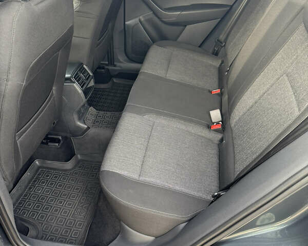 Серый Шкода Karoq, объемом двигателя 1.5 л и пробегом 111 тыс. км за 20500 $, фото 6 на Automoto.ua