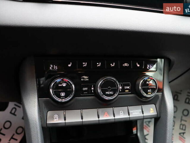 Серый Шкода Karoq, объемом двигателя 1.5 л и пробегом 212 тыс. км за 18900 $, фото 28 на Automoto.ua