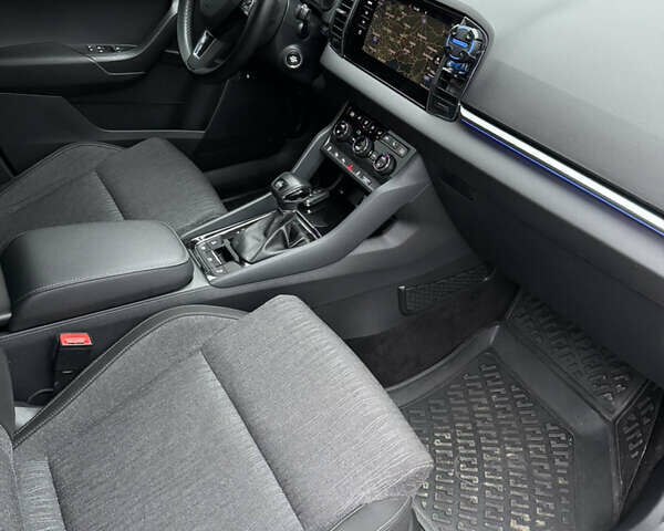 Сірий Шкода Karoq, об'ємом двигуна 1.5 л та пробігом 114 тис. км за 18700 $, фото 17 на Automoto.ua