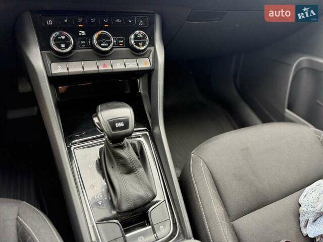 Серый Шкода Karoq, объемом двигателя 1.5 л и пробегом 253 тыс. км за 16500 $, фото 36 на Automoto.ua