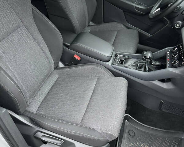 Сірий Шкода Karoq, об'ємом двигуна 1.5 л та пробігом 114 тис. км за 18700 $, фото 16 на Automoto.ua