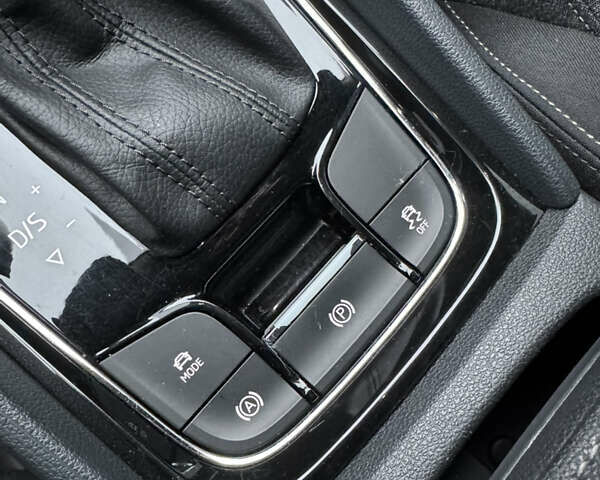 Сірий Шкода Karoq, об'ємом двигуна 1.5 л та пробігом 114 тис. км за 18700 $, фото 13 на Automoto.ua