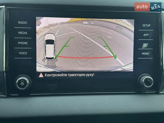 Сірий Шкода Karoq, об'ємом двигуна 1.5 л та пробігом 137 тис. км за 19900 $, фото 8 на Automoto.ua