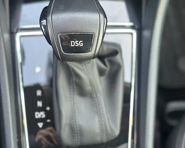 Сірий Шкода Karoq, об'ємом двигуна 1.5 л та пробігом 137 тис. км за 19900 $, фото 22 на Automoto.ua