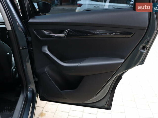 Серый Шкода Karoq, объемом двигателя 1.5 л и пробегом 212 тыс. км за 18900 $, фото 40 на Automoto.ua