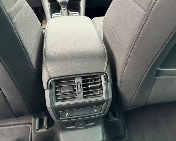 Серый Шкода Karoq, объемом двигателя 1.5 л и пробегом 113 тыс. км за 18000 $, фото 10 на Automoto.ua