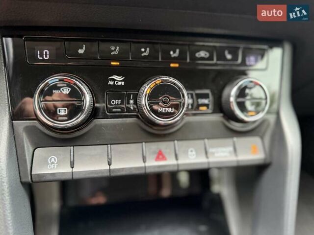 Серый Шкода Karoq, объемом двигателя 1.5 л и пробегом 253 тыс. км за 16500 $, фото 35 на Automoto.ua