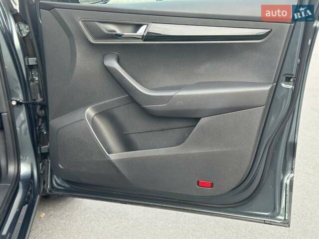 Сірий Шкода Karoq, об'ємом двигуна 1.5 л та пробігом 137 тис. км за 19900 $, фото 26 на Automoto.ua