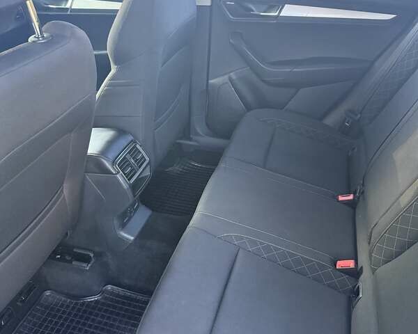 Серый Шкода Karoq, объемом двигателя 2 л и пробегом 220 тыс. км за 18500 $, фото 6 на Automoto.ua