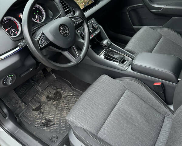 Сірий Шкода Karoq, об'ємом двигуна 1.5 л та пробігом 114 тис. км за 18700 $, фото 15 на Automoto.ua
