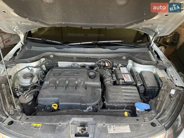 Серый Шкода Karoq, объемом двигателя 2 л и пробегом 220 тыс. км за 18500 $, фото 14 на Automoto.ua