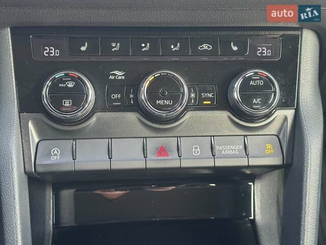 Сірий Шкода Karoq, об'ємом двигуна 1.5 л та пробігом 137 тис. км за 19900 $, фото 9 на Automoto.ua