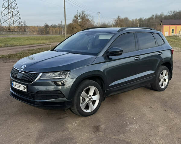 Серый Шкода Karoq, объемом двигателя 1.5 л и пробегом 111 тыс. км за 20500 $, фото 1 на Automoto.ua