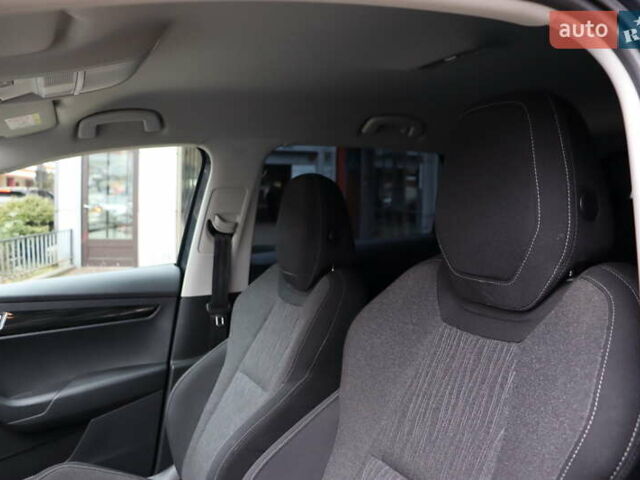 Серый Шкода Karoq, объемом двигателя 1.5 л и пробегом 212 тыс. км за 18900 $, фото 15 на Automoto.ua