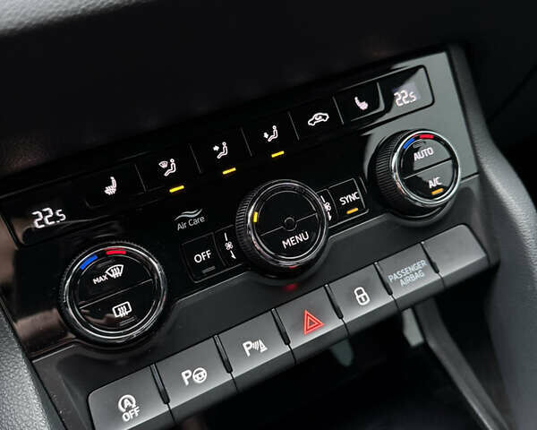 Сірий Шкода Karoq, об'ємом двигуна 1.5 л та пробігом 114 тис. км за 18700 $, фото 23 на Automoto.ua