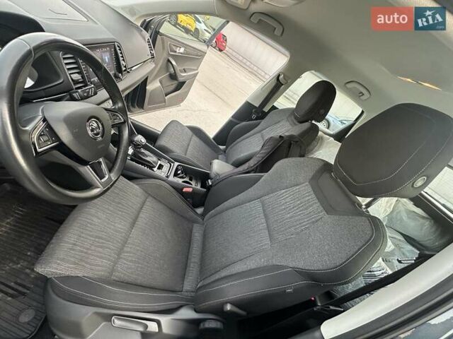 Сірий Шкода Karoq, об'ємом двигуна 1.5 л та пробігом 137 тис. км за 19900 $, фото 28 на Automoto.ua