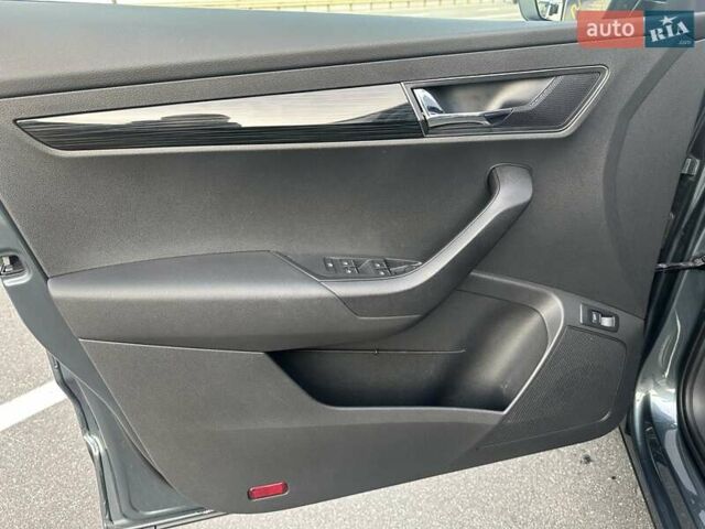 Сірий Шкода Karoq, об'ємом двигуна 1.5 л та пробігом 137 тис. км за 19900 $, фото 17 на Automoto.ua