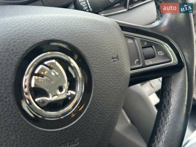 Сірий Шкода Karoq, об'ємом двигуна 1.5 л та пробігом 137 тис. км за 19900 $, фото 12 на Automoto.ua