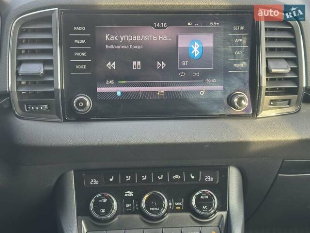 Сірий Шкода Karoq, об'ємом двигуна 1.5 л та пробігом 137 тис. км за 19900 $, фото 25 на Automoto.ua