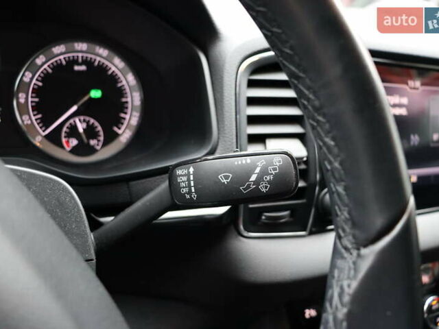 Серый Шкода Karoq, объемом двигателя 1.5 л и пробегом 212 тыс. км за 18900 $, фото 23 на Automoto.ua