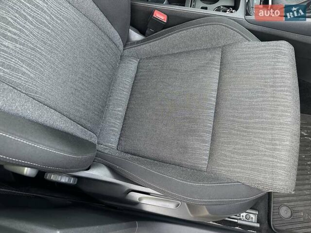 Сірий Шкода Karoq, об'ємом двигуна 1.5 л та пробігом 137 тис. км за 19900 $, фото 20 на Automoto.ua