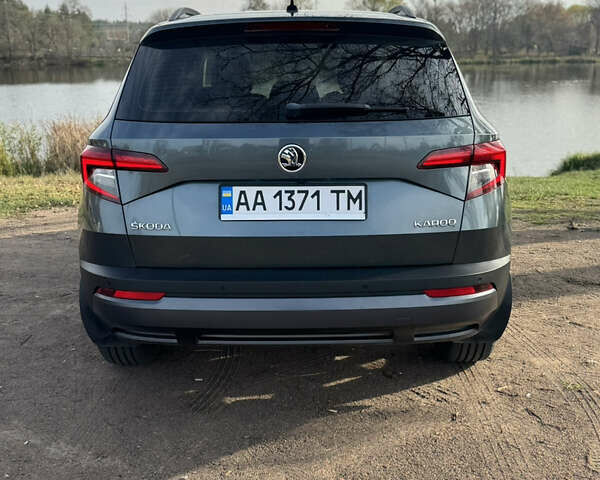 Серый Шкода Karoq, объемом двигателя 1.5 л и пробегом 111 тыс. км за 20500 $, фото 3 на Automoto.ua