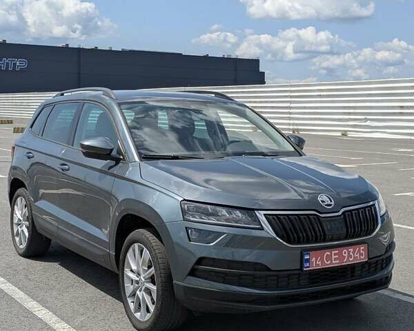 Серый Шкода Karoq, объемом двигателя 0 л и пробегом 90 тыс. км за 21500 $, фото 2 на Automoto.ua