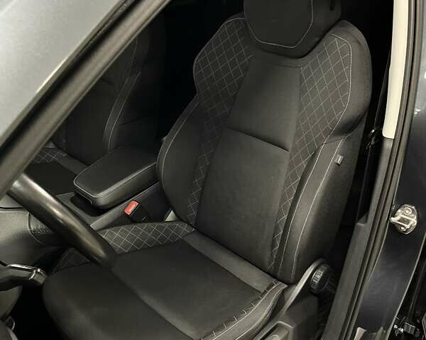 Сірий Шкода Karoq, об'ємом двигуна 1.5 л та пробігом 76 тис. км за 22900 $, фото 26 на Automoto.ua