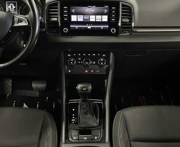 Сірий Шкода Karoq, об'ємом двигуна 1.5 л та пробігом 76 тис. км за 22900 $, фото 45 на Automoto.ua