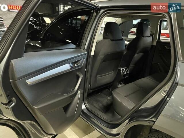 Сірий Шкода Karoq, об'ємом двигуна 1.5 л та пробігом 76 тис. км за 22900 $, фото 29 на Automoto.ua