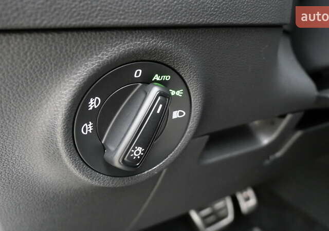 Сірий Шкода Karoq, об'ємом двигуна 0 л та пробігом 148 тис. км за 29990 $, фото 46 на Automoto.ua