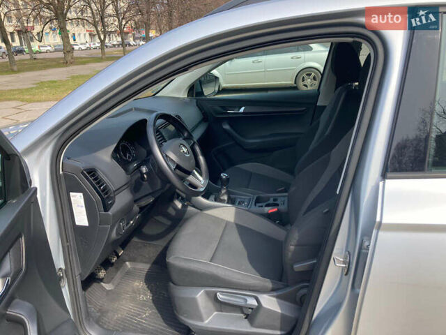 Сірий Шкода Karoq, об'ємом двигуна 1 л та пробігом 68 тис. км за 16200 $, фото 8 на Automoto.ua