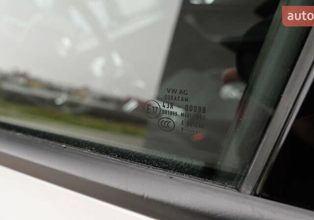 Сірий Шкода Karoq, об'ємом двигуна 0 л та пробігом 148 тис. км за 29990 $, фото 25 на Automoto.ua