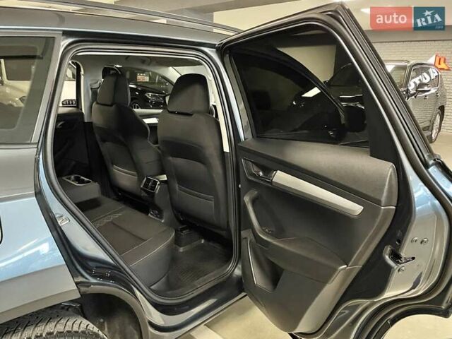Сірий Шкода Karoq, об'ємом двигуна 1.5 л та пробігом 76 тис. км за 22900 $, фото 31 на Automoto.ua