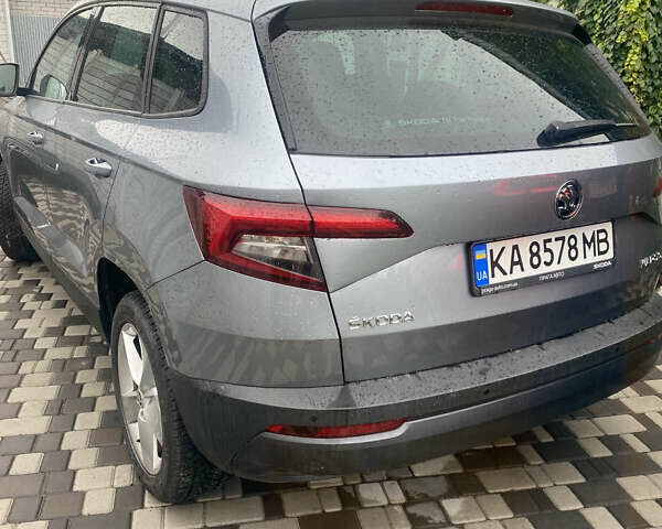 Серый Шкода Karoq, объемом двигателя 1.5 л и пробегом 40 тыс. км за 18800 $, фото 2 на Automoto.ua