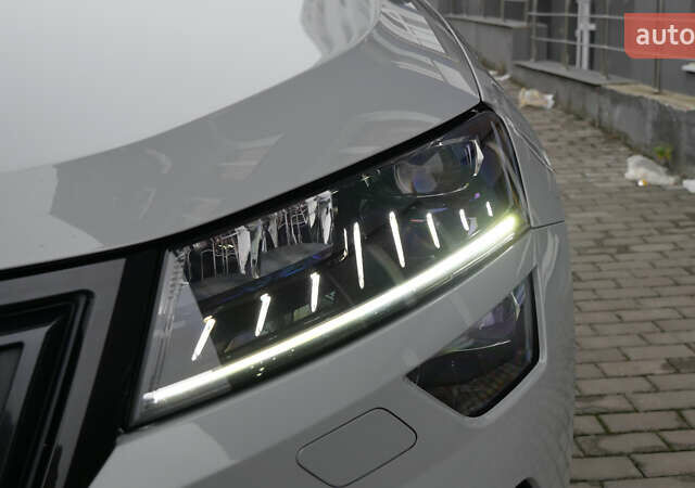 Сірий Шкода Karoq, об'ємом двигуна 0 л та пробігом 148 тис. км за 29990 $, фото 8 на Automoto.ua