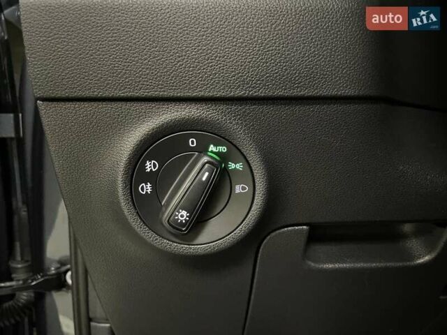 Сірий Шкода Karoq, об'ємом двигуна 1.5 л та пробігом 76 тис. км за 22900 $, фото 38 на Automoto.ua