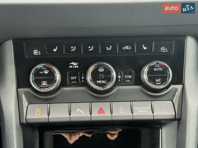 Сірий Шкода Karoq, об'ємом двигуна 1.6 л та пробігом 180 тис. км за 23500 $, фото 29 на Automoto.ua